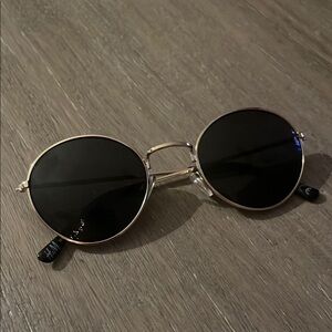 Chic Round Black Sunglasses